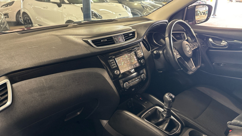 Nissan Qashqai 1.3 DiG-T 160 Acenta Premium 5dr Petrol Hatchback